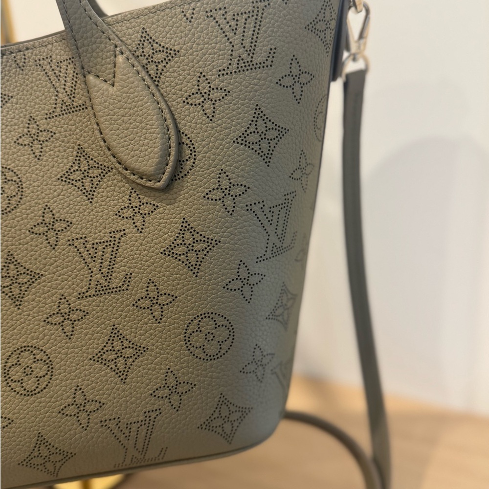 Louis Vuitton 2025 fall olive green mahina two way tote - Picture 3 of 11